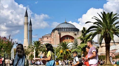 Стамбул вбирает все больше туристов и дорожает