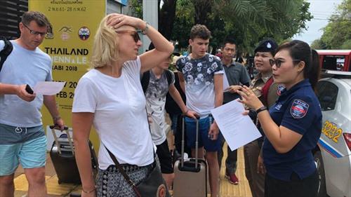 Туристам придется остаться на Пхи-Пхи до снятия запрета
