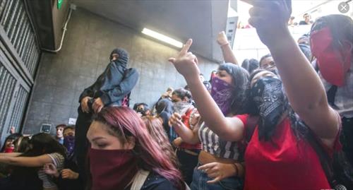 Столкновения в Барселоне, Гонконге, Сантьяго, Ливане объединяет общий кризис