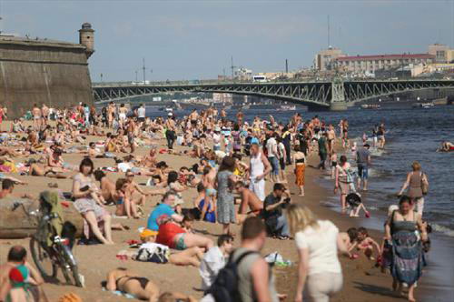 Петербург стал летним курортом –