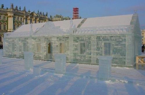 Дворцовой площади поставят ледовые «избушки»