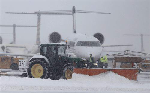 Европа: снежный плен и отмены сотни рейсов
