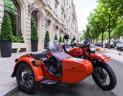 Лакшери-отель в Париже купил советские ретро-мотоциклы
