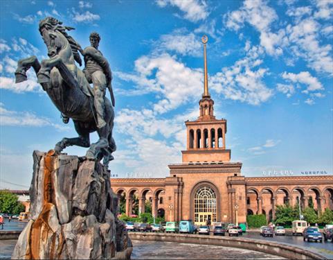 Губернатор С-Петербурга приблизил к городу Ереван