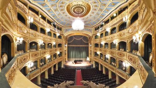 Театралам на заметку - красочный театр Великого Магистра на Мальте