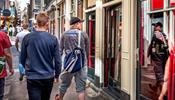 Амстердам загасит «красные фонари»