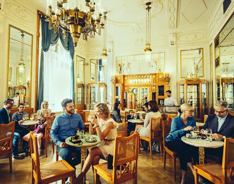 Побывайте в известных кофейнях Праги времен Первой Республики