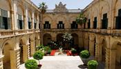 Величественный Дворец Великого Магистра на Мальте притягивает туристов