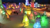 Фееричный фестиваль разноцветных ледяных столбов