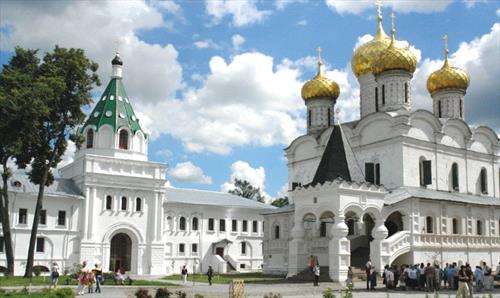 В год 50-летия Золотого Кольца «Тари Тур» приглашает в Кострому