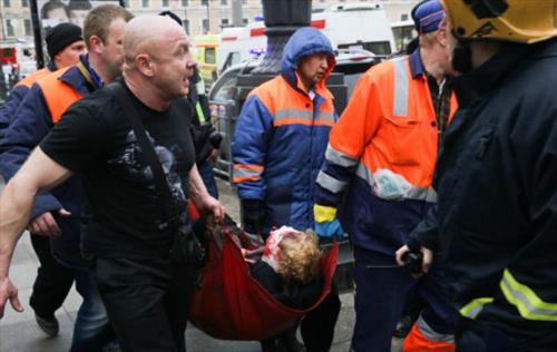 Около 50 человек пострадали при взрыве в метро С-Петербурга