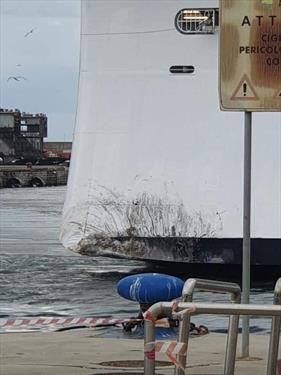 Новый круизный лайнер MSC Grandiosa получил повреждение в Палермо