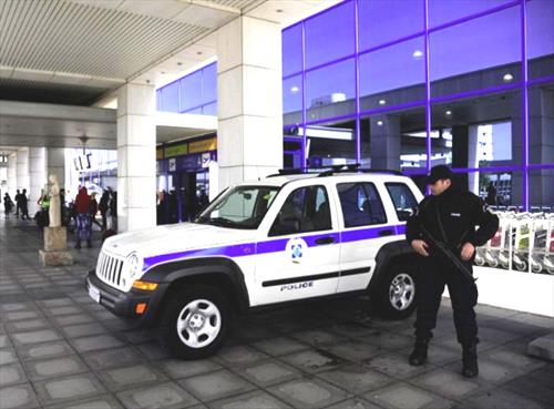 В Афинах в аэропорту задержали россиянку с деньгами на теле