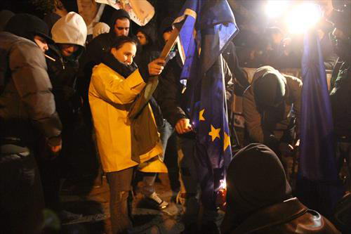 На Кипре жгут флаги Евросоюза