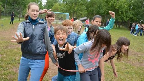 Детям разрешат отдыхать в летних лагерях в России без защитных масок