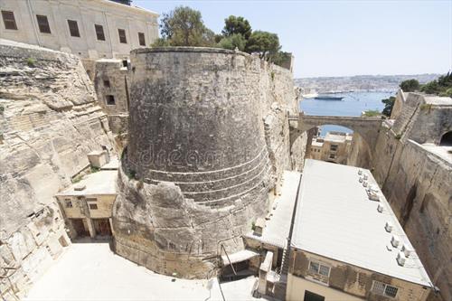 Бастион Сент-Джеймс – одно из интересных мест Мальты