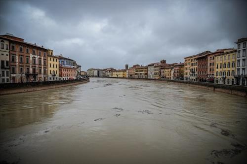 Не только Венеция - погода беснуется и  в других частях Италии