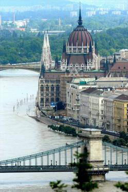 Дунай захватывает Будапешт